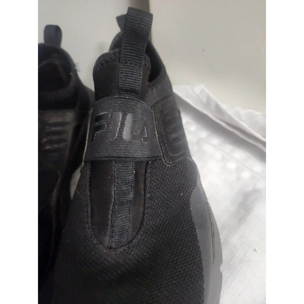Fila Mens Slip On Mesh Athletic Sneakers Triple Black Size 8.5 Running Shoes